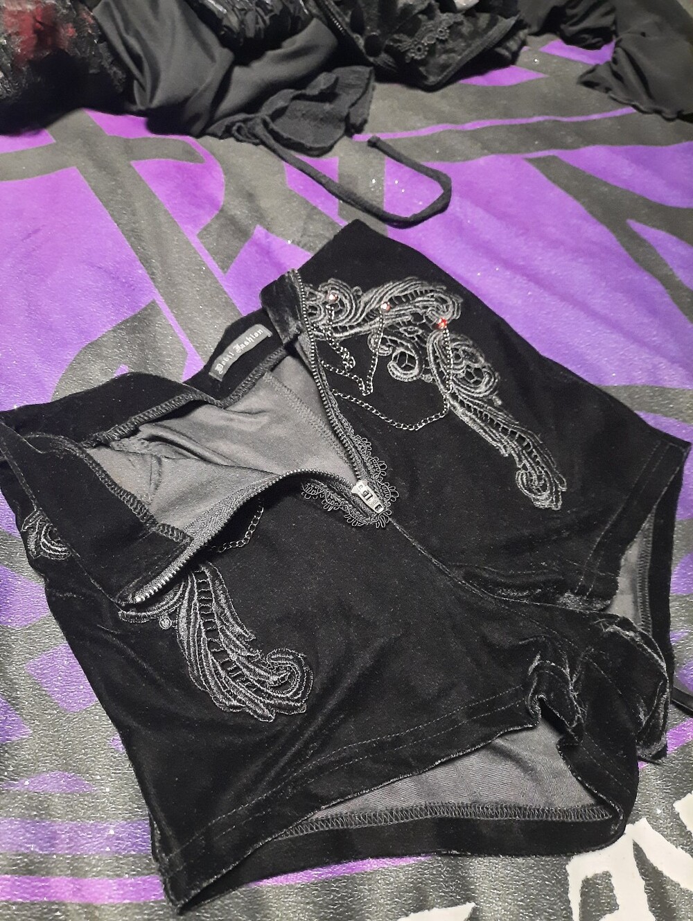 Embellished Black High-Waist Velvet Shorts - Picture 4 of 7